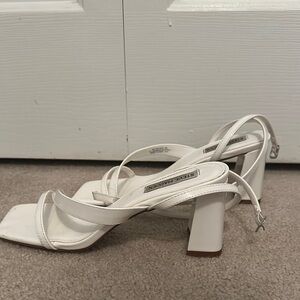 Steve Madden White Heels Elegant Design